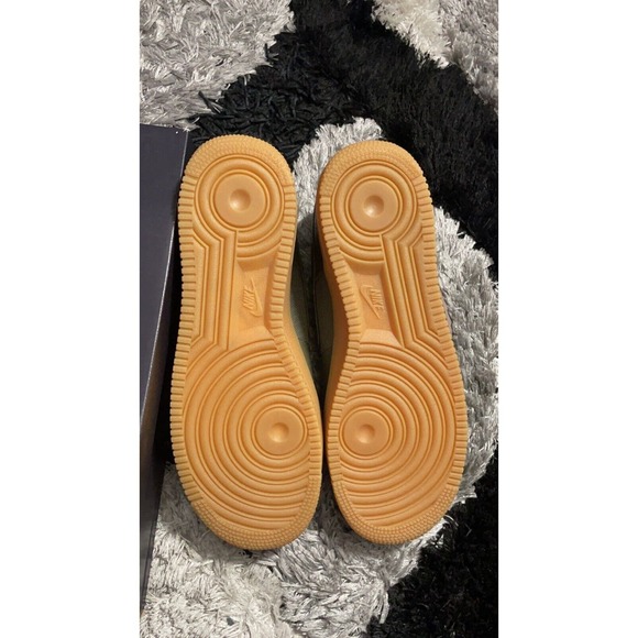 Athletic_Shoes